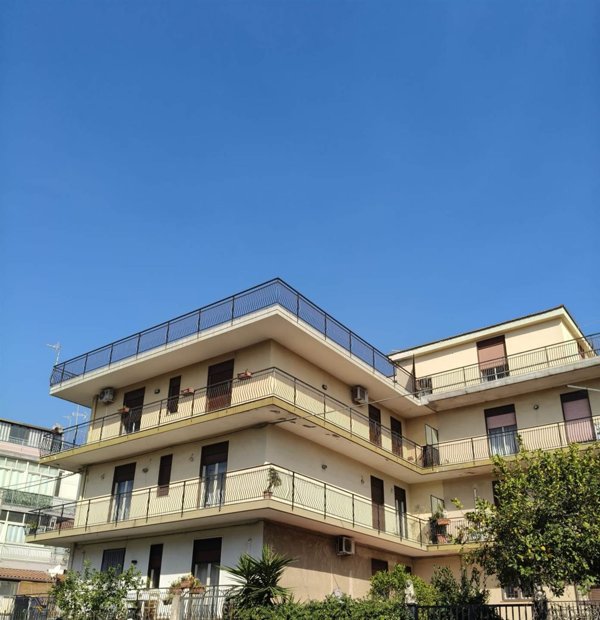 appartamento in vendita ad Aci Catena in zona Aci San Filippo