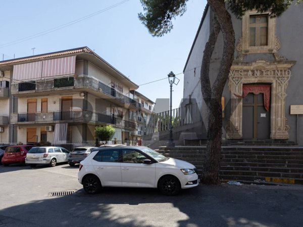 appartamento in vendita ad Aci Catena in zona Aci San Filippo