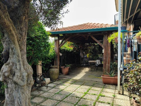 appartamento in vendita ad Aci Catena in zona Aci San Filippo
