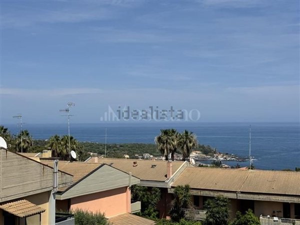 appartamento in vendita ad Aci Catena in zona Vampolieri