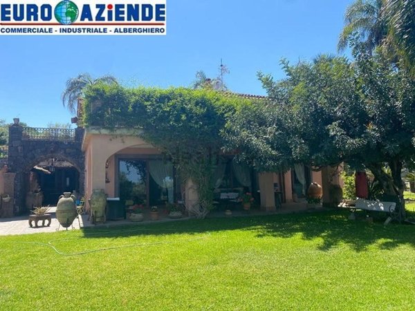 casa indipendente in vendita ad Aci Catena