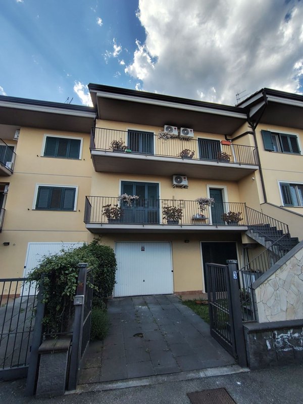 casa indipendente in vendita ad Aci Catena