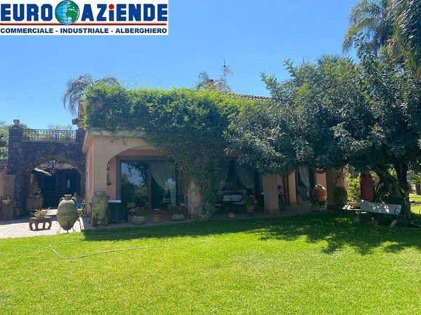 casa indipendente in vendita ad Aci Catena