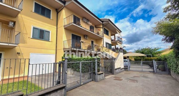 casa indipendente in vendita ad Aci Catena