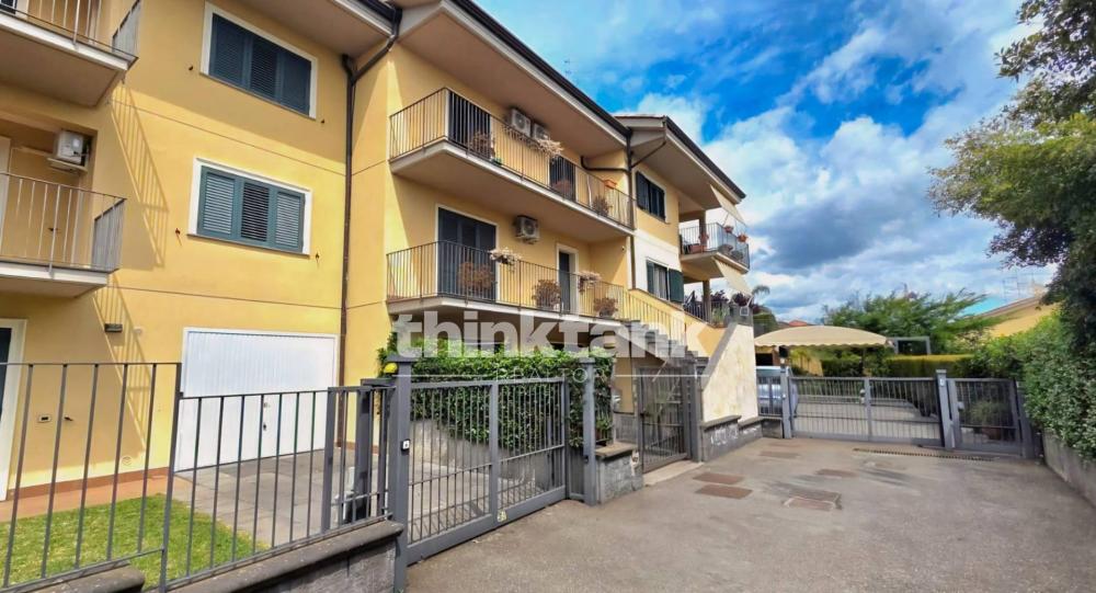 casa indipendente in vendita ad Aci Catena
