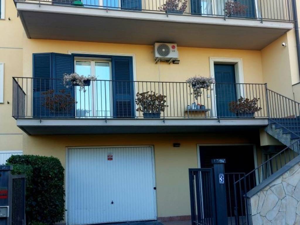 casa indipendente in vendita ad Aci Catena