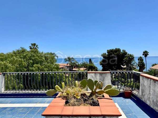casa indipendente in vendita ad Aci Catena in zona Vampolieri