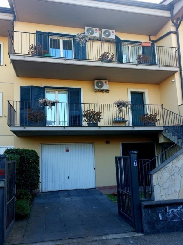 casa indipendente in vendita ad Aci Catena