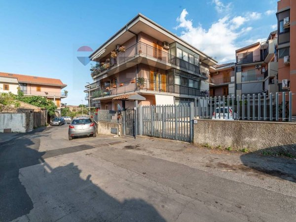 appartamento in vendita ad Aci Catena in zona Aci San Filippo