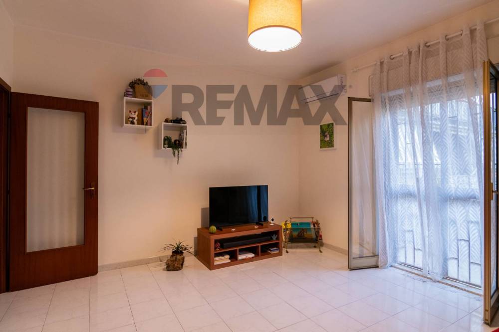 appartamento in vendita ad Aci Catena in zona Aci San Filippo
