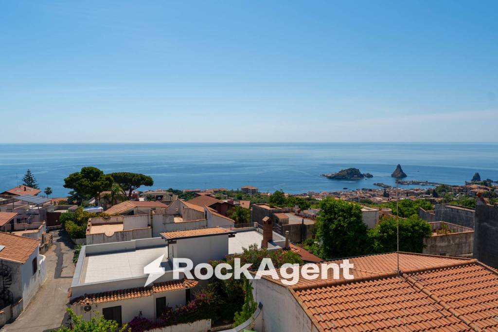 casa indipendente in vendita ad Aci Catena in zona Vampolieri