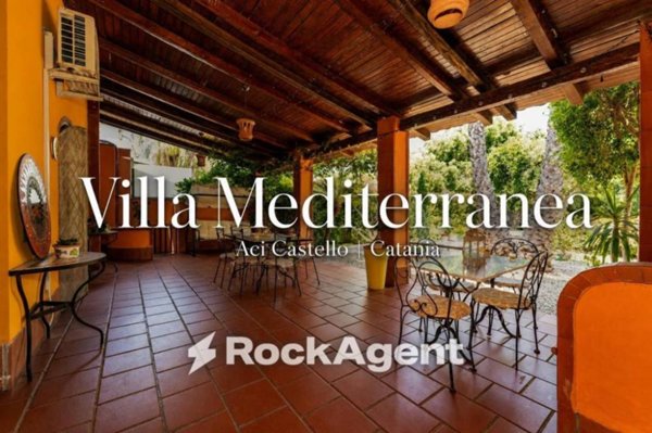 casa indipendente in vendita ad Aci Catena