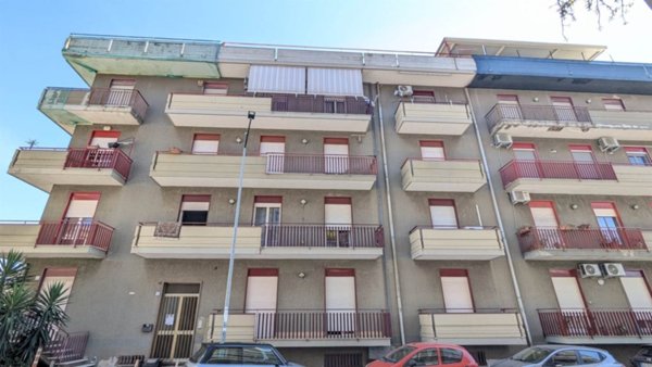 appartamento in vendita ad Aci Catena in zona Aci San Filippo