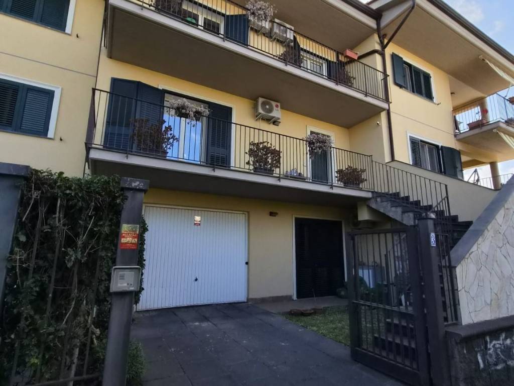 casa indipendente in vendita ad Aci Catena