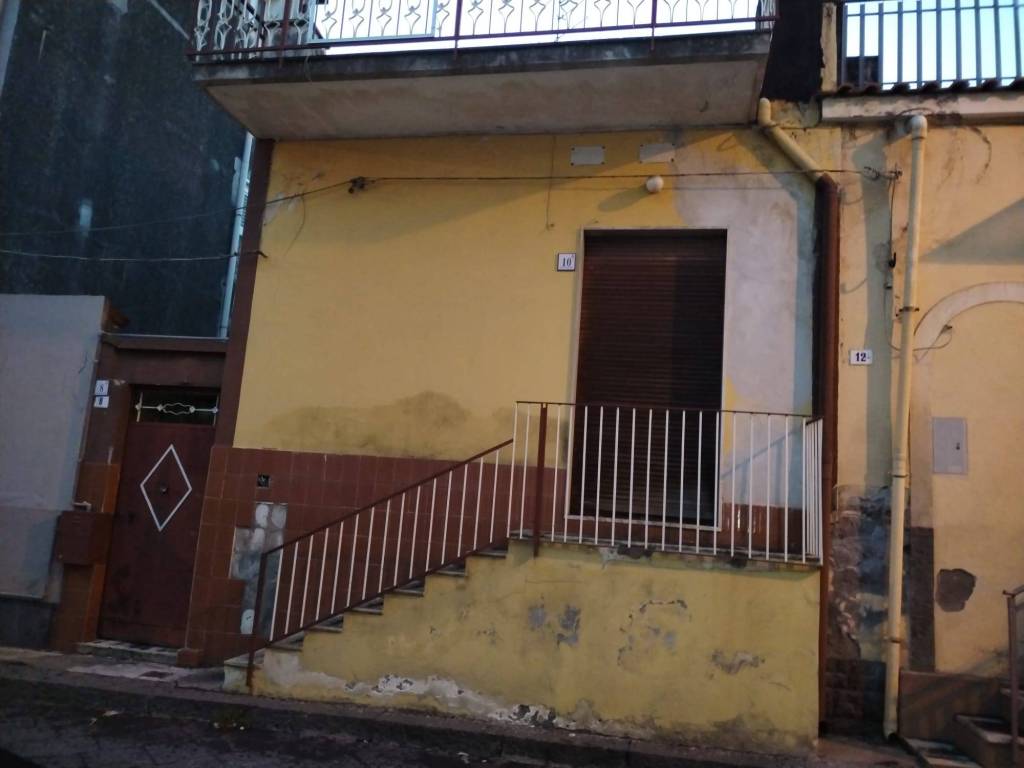 casa indipendente in vendita ad Aci Catena