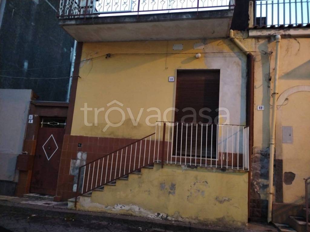 casa indipendente in vendita ad Aci Catena