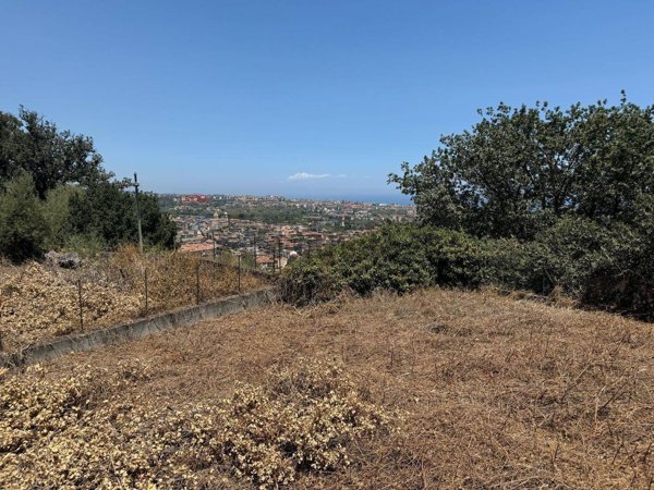 casa indipendente in vendita ad Aci Catena