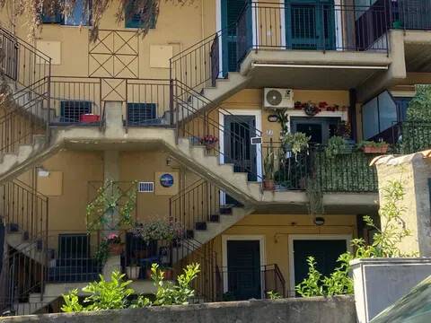 appartamento in vendita ad Aci Catena in zona Aci San Filippo
