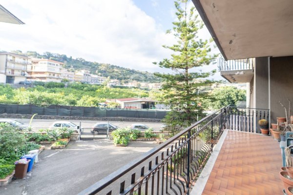 appartamento in vendita ad Aci Catena in zona Aci San Filippo