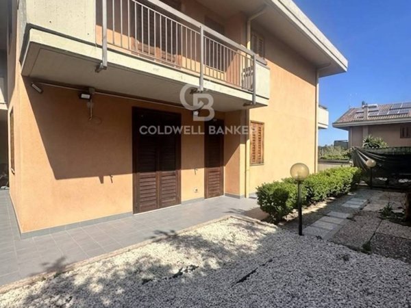 casa indipendente in vendita ad Aci Catena