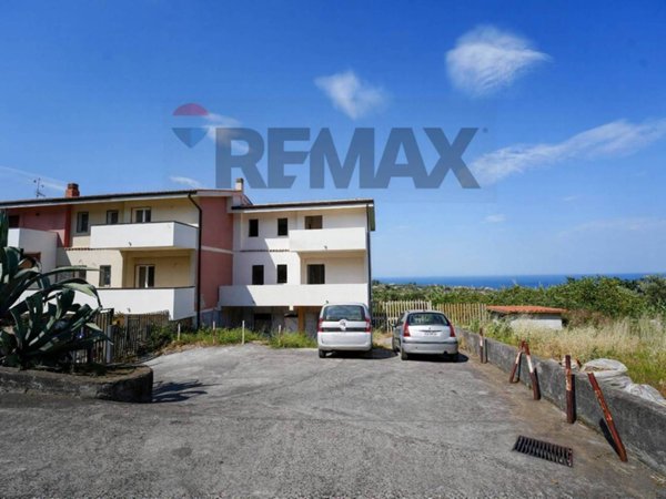 casa indipendente in vendita ad Aci Catena in zona Vampolieri