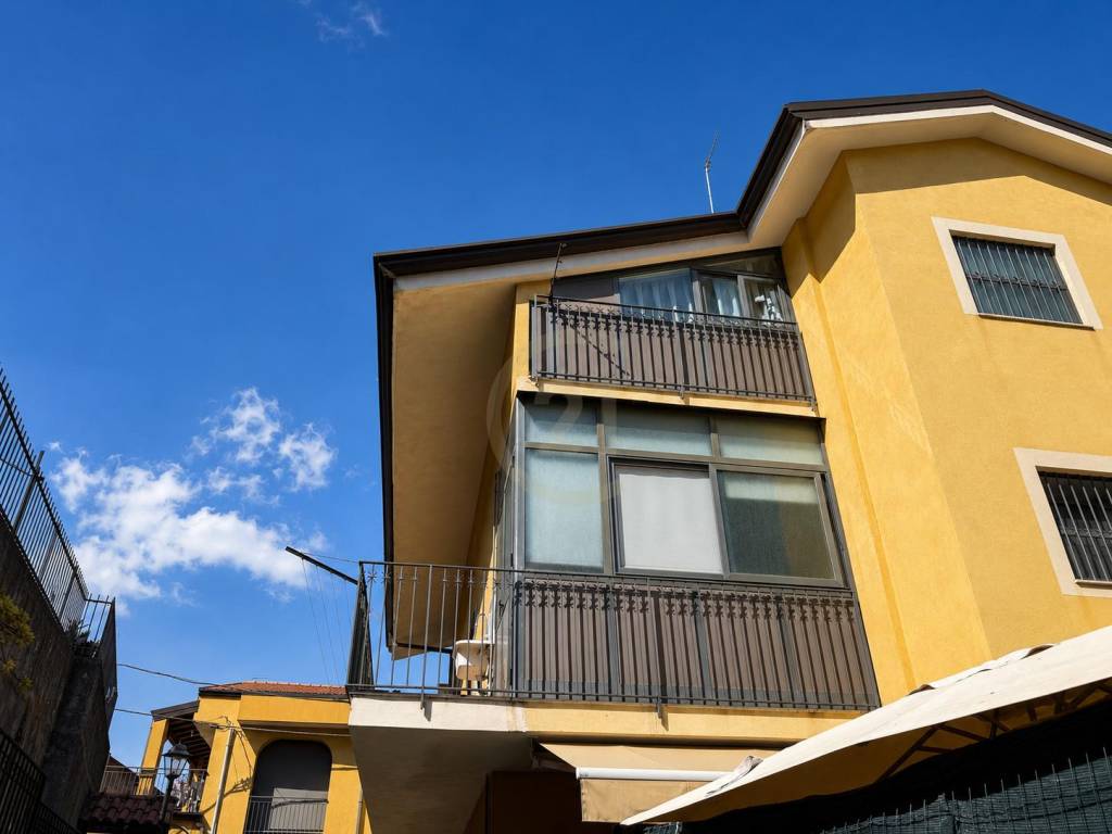 appartamento in vendita ad Aci Catena in zona Aci San Filippo