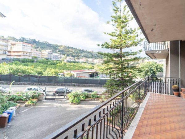 appartamento in vendita ad Aci Catena in zona Aci San Filippo