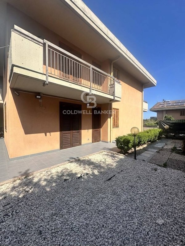 casa indipendente in vendita ad Aci Catena in zona San Nicolò