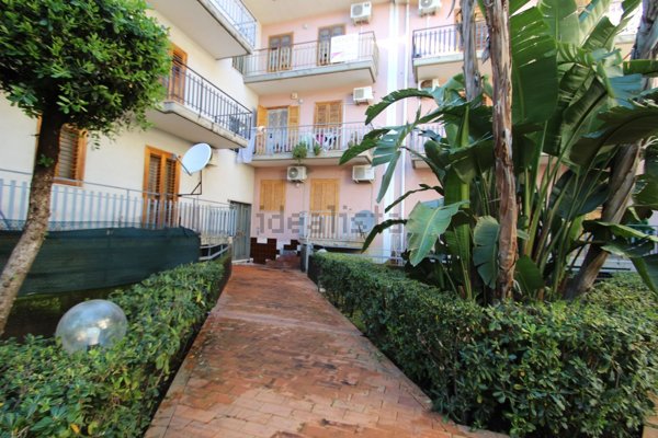 appartamento in vendita ad Aci Catena in zona Aci San Filippo