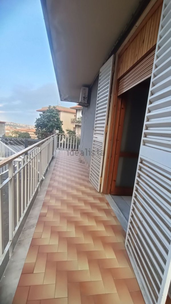 appartamento in vendita ad Aci Catena in zona Aci San Filippo
