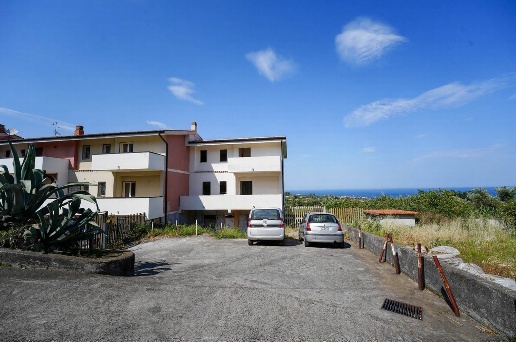casa indipendente in vendita ad Aci Catena in zona Vampolieri