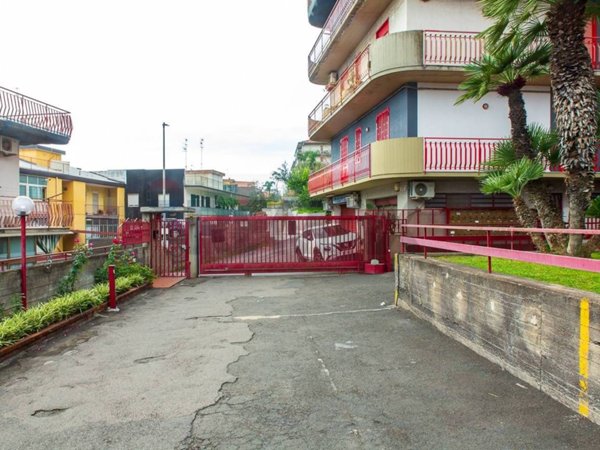 appartamento in vendita ad Aci Catena in zona Aci San Filippo