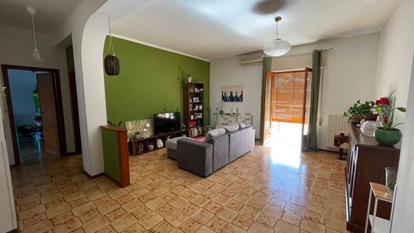 appartamento in vendita ad Aci Catena in zona Aci San Filippo