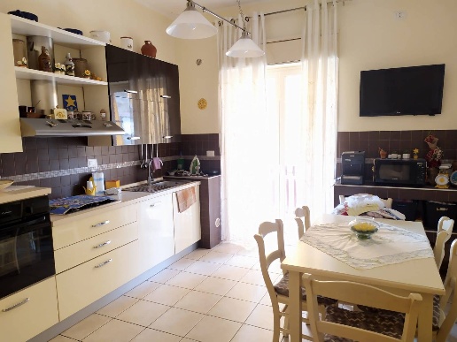 appartamento in vendita ad Aci Catena in zona Aci San Filippo
