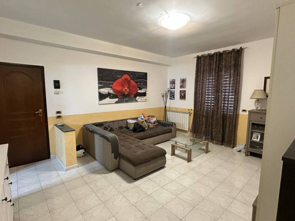 appartamento in vendita ad Aci Catena in zona Aci San Filippo