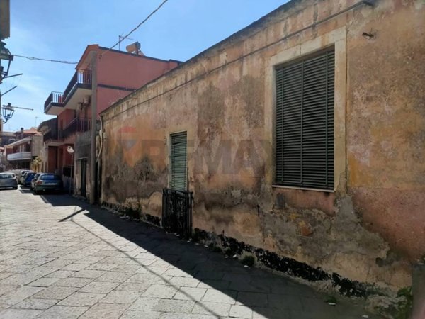 casa indipendente in vendita ad Aci Catena