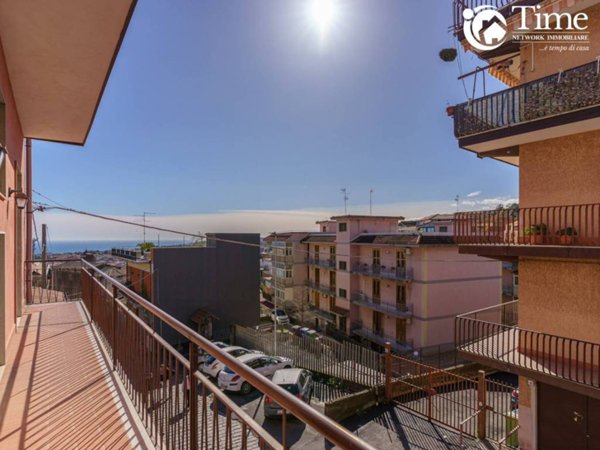 appartamento in vendita ad Aci Catena in zona Aci San Filippo
