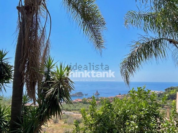 casa indipendente in vendita ad Aci Catena in zona Vampolieri