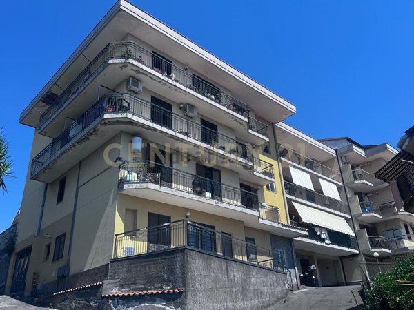 appartamento in vendita ad Aci Catena