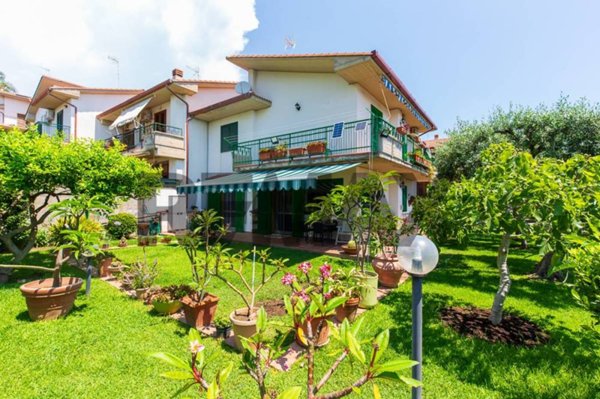 casa indipendente in vendita ad Aci Catena