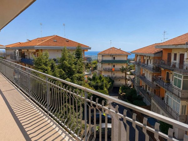 appartamento in vendita ad Aci Catena in zona San Nicolò