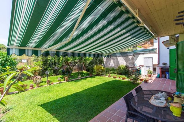 casa indipendente in vendita ad Aci Catena