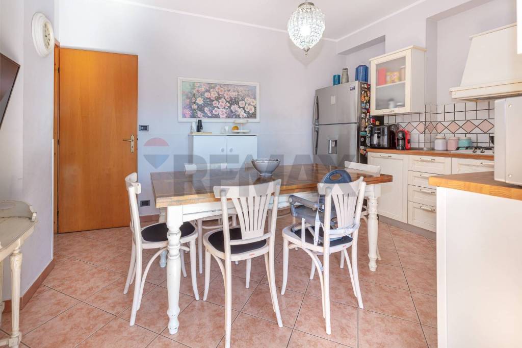 appartamento in vendita ad Aci Catena in zona Aci San Filippo