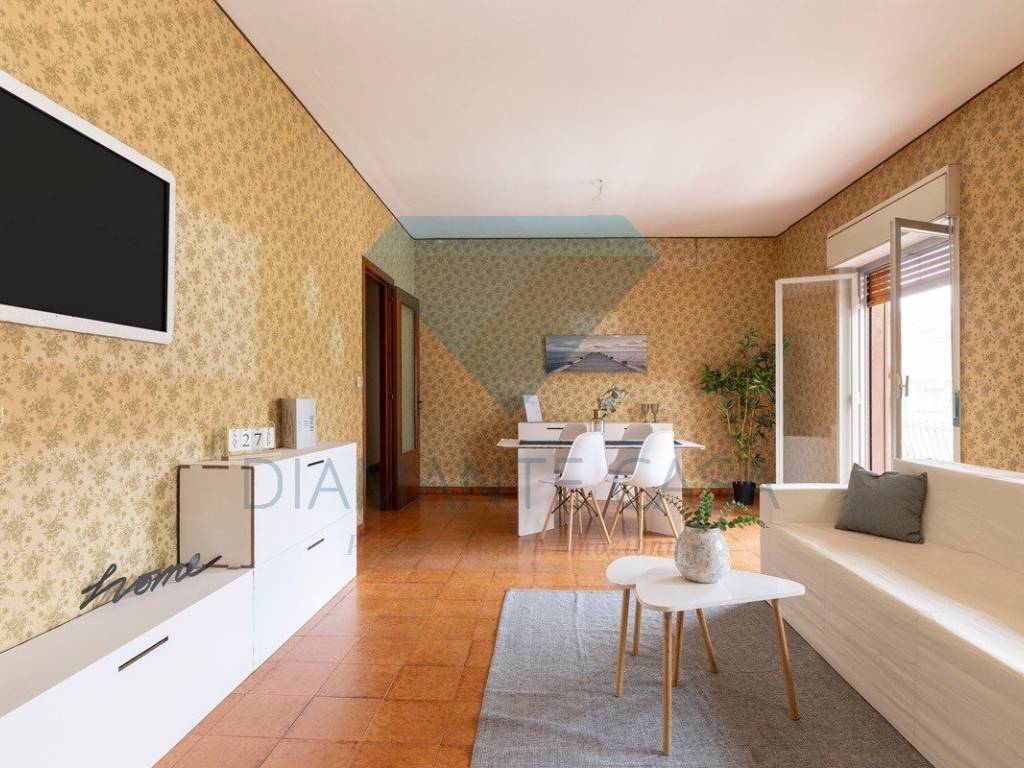 appartamento in vendita ad Aci Catena