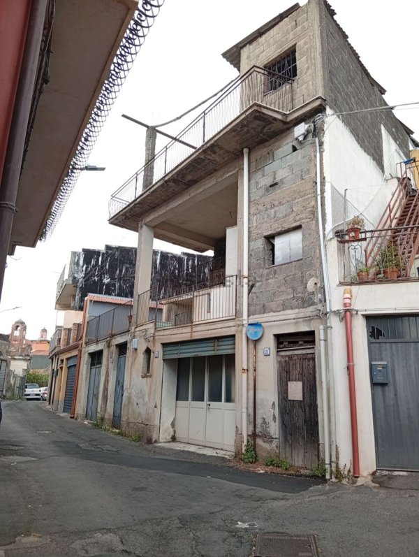 casa indipendente in vendita ad Aci Catena