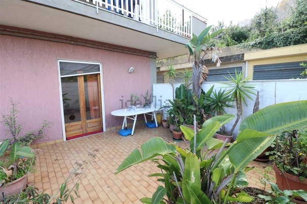 appartamento in vendita ad Aci Catena in zona Aci San Filippo