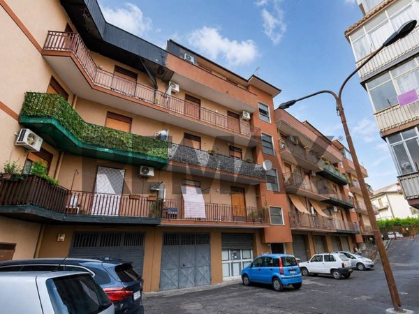 appartamento in vendita ad Aci Catena