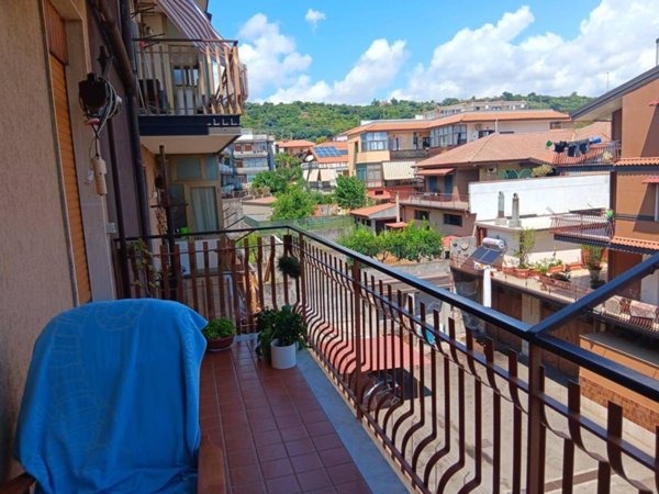 appartamento in vendita ad Aci Catena in zona Aci San Filippo