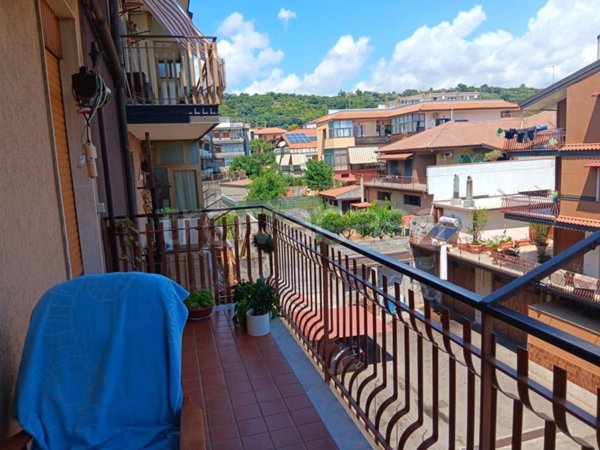 appartamento in vendita ad Aci Catena in zona Aci San Filippo