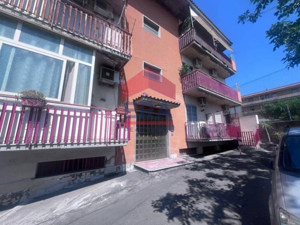 appartamento in vendita ad Aci Catena in zona Aci San Filippo